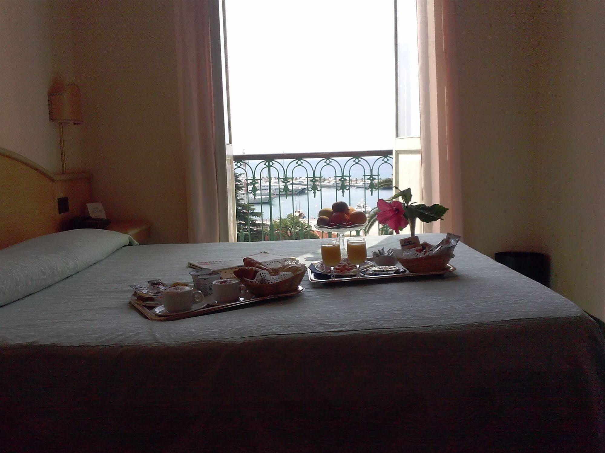 Hotel Miramare Imperia Zewnętrze zdjęcie